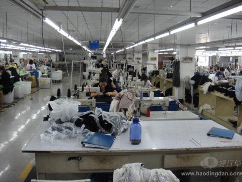 工作服定制：企业形象与员工凝聚力的桥梁